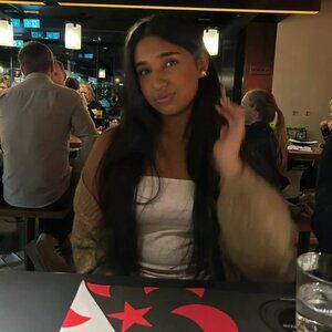 Meet your Posher, Layla